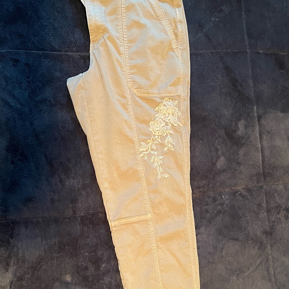 White House Black Market Pret-a-pedi crop pants